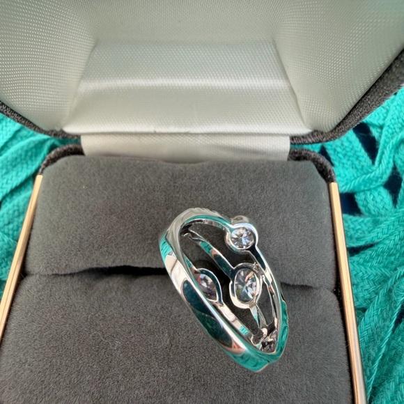 🌵 Past • Present • Future | Moissanite Trilogy Ring | Size 9 - Picture 3 of 5